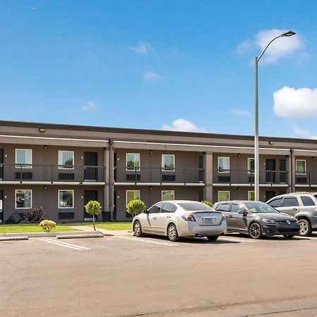 Clarion Inn & Suites Russellville I-40 Exterior photo
